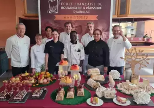 L’École Christian Vabret et Stéphane Augé, MOF Glacier, célèbrent l’art de la glace pour les fêtes